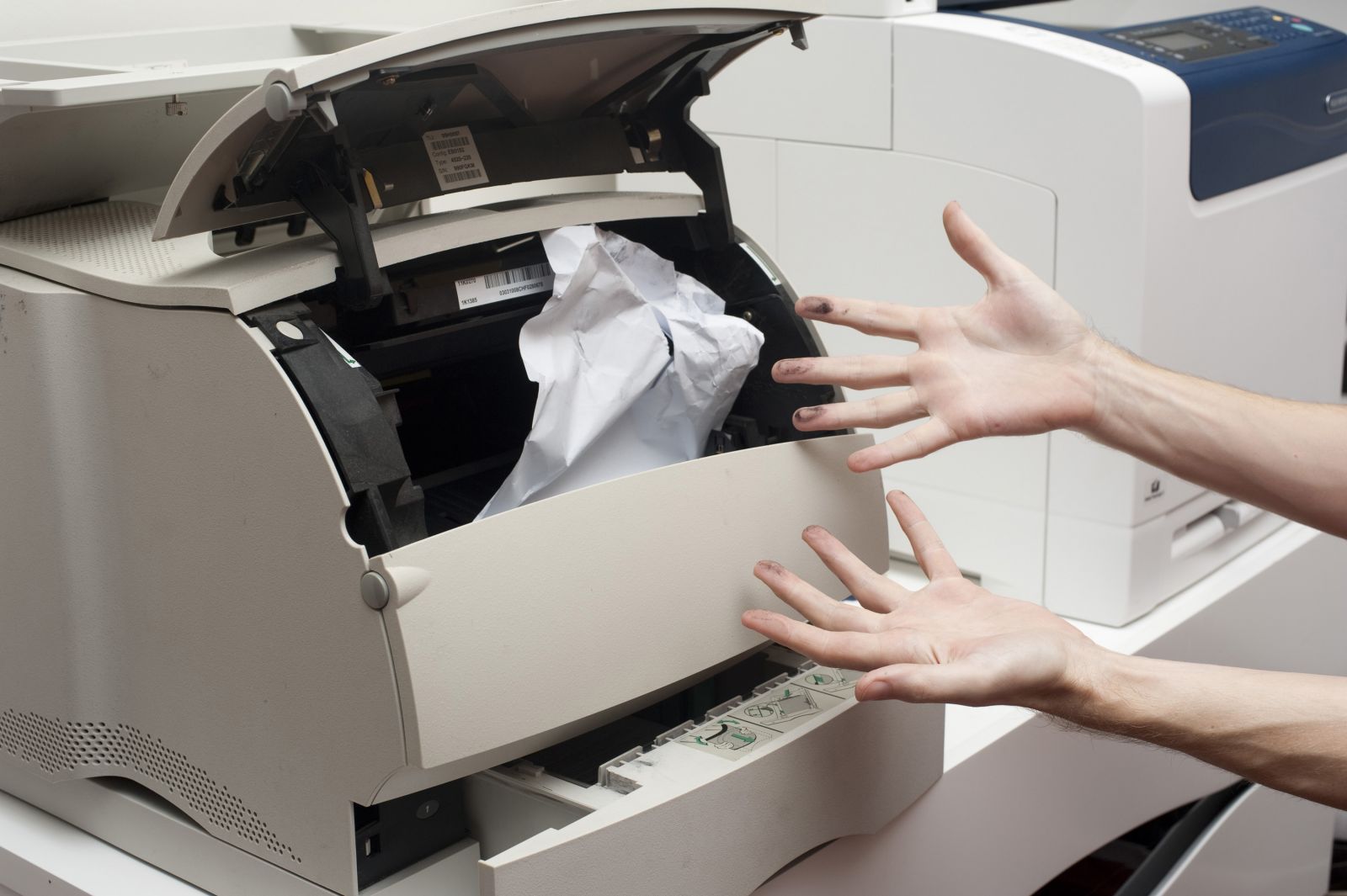 Принтер зажевывает бумагу